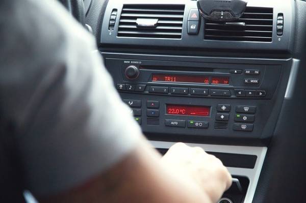מהמצאת הרדיו ועד היום: 6 דרכים שונות להאזנה לרדיו